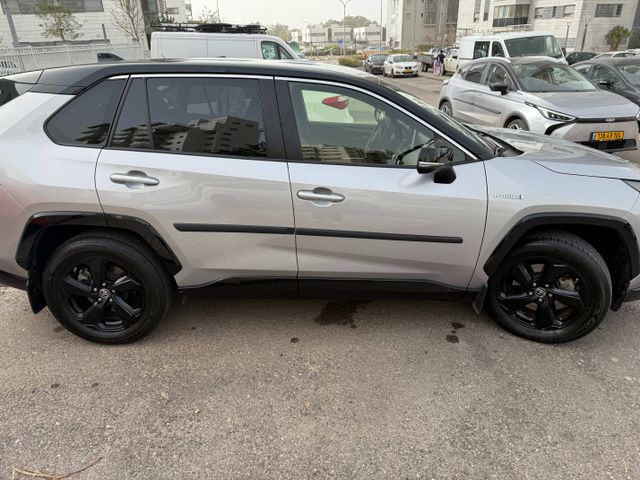 טויוטה RAV4