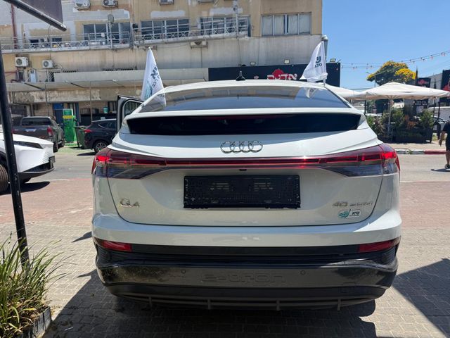 אאודי Q4 e-tron