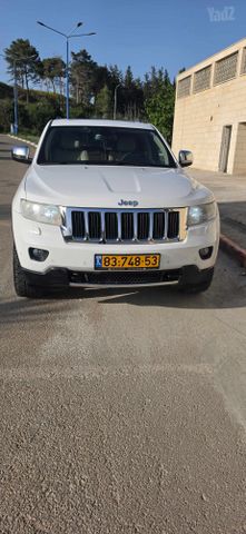 מודעת רכב ג'יפ גרנד צ'ירוקי