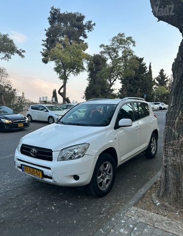 טויוטה RAV4