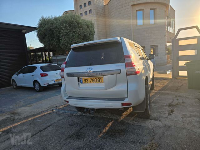 טויוטה לנד קרוזר
