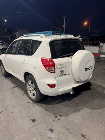 טויוטה RAV4