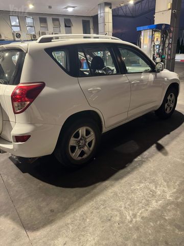 טויוטה RAV4