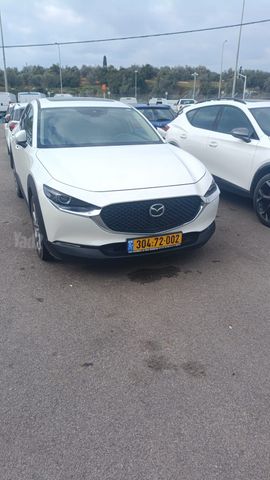 מודעת רכב מאזדה CX-30