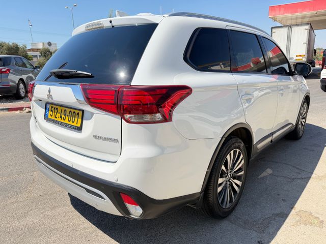 מיצובישי אאוטלנדר
