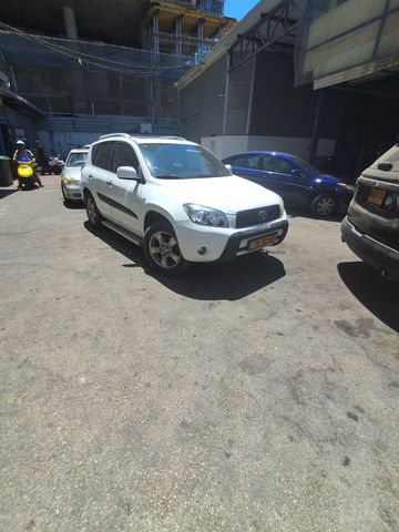 מודעת רכב טויוטה RAV4