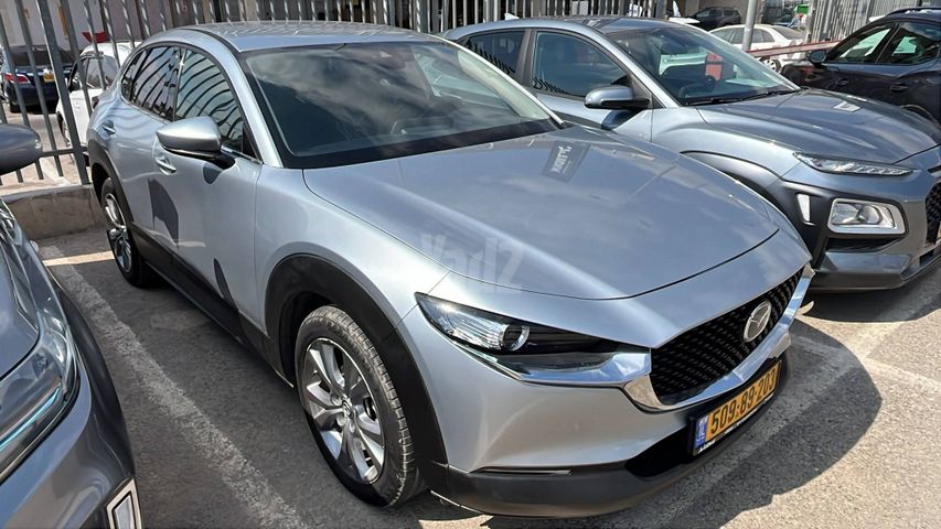 מודעת רכב מאזדה CX-30