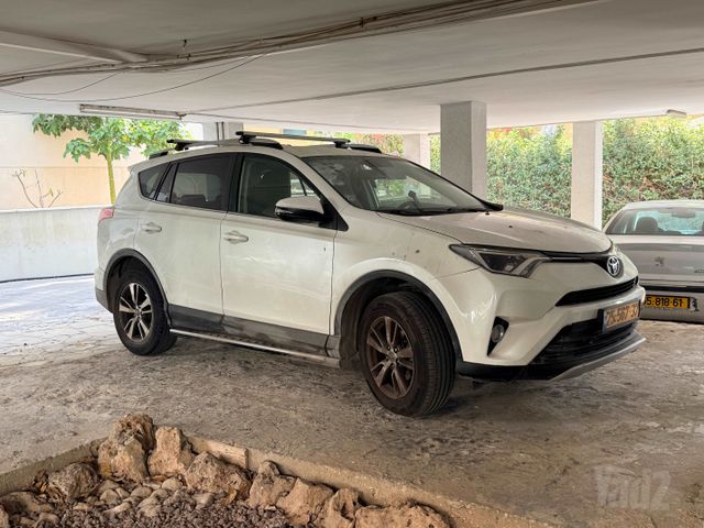 טויוטה RAV4