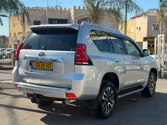 טויוטה לנד קרוזר