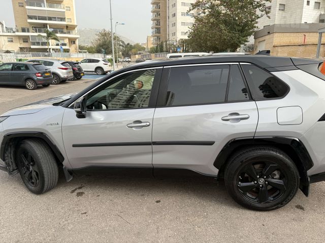 טויוטה RAV4