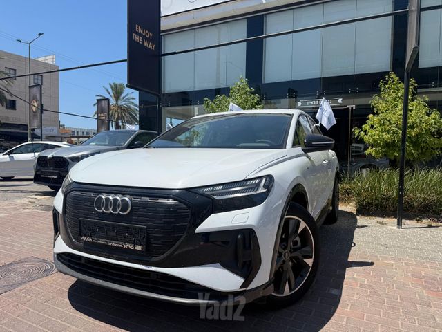 מודעת רכב אאודי Q4 e-tron