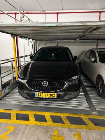 מודעת רכב מאזדה CX-30