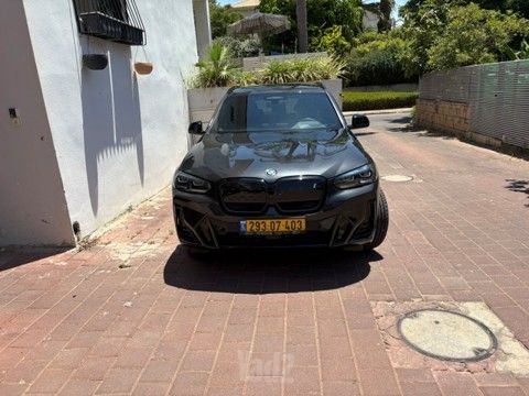 ב מ וו iX3