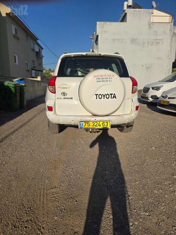 טויוטה RAV4