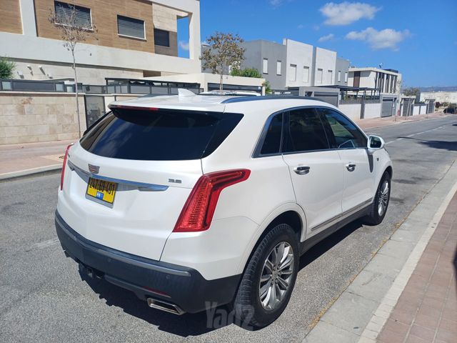 קאדילק XT5