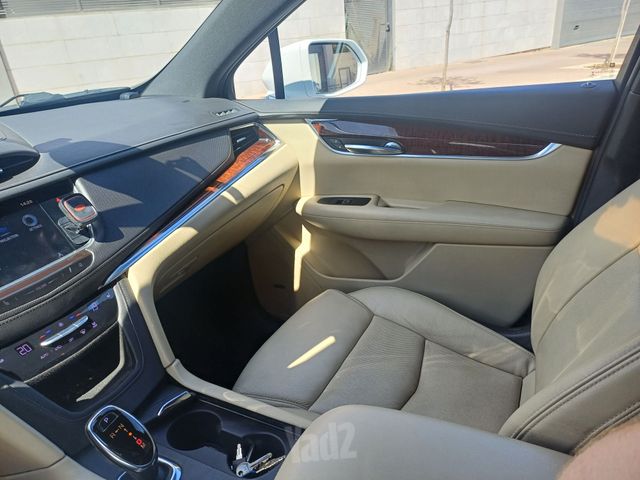קאדילק XT5