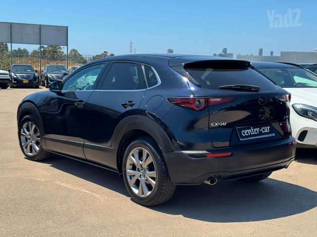 מודעת רכב מאזדה CX-30 2