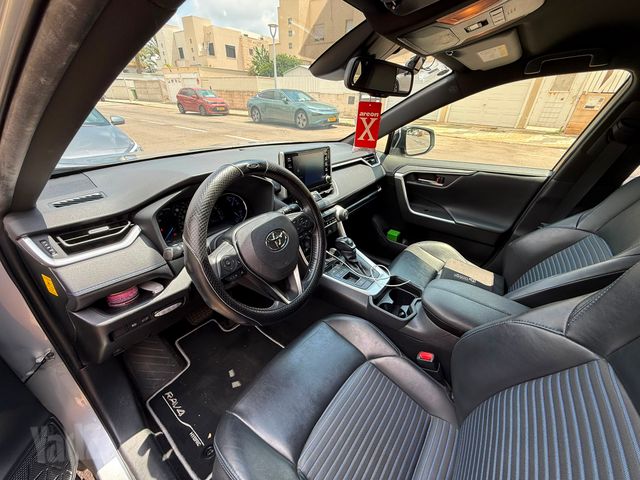 טויוטה RAV4