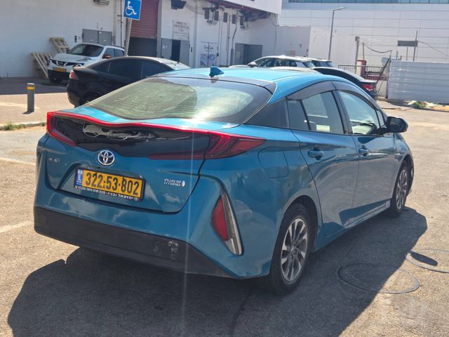 טויוטה פריוס