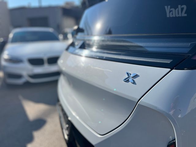 זיקר X