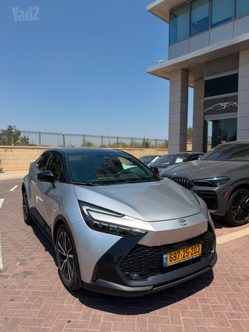 מודעת רכב טויוטה C-HR