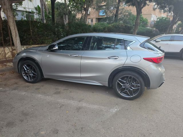 אינפיניטי Q30