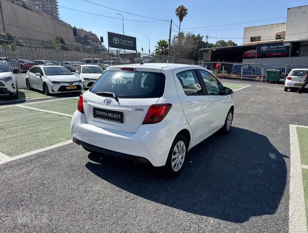 טויוטה יאריס