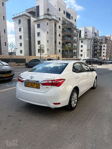 טויוטה קורולה