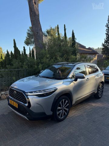 טויוטה קורולה קרוס