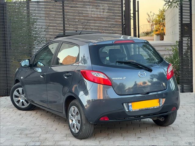 מודעת רכב מאזדה 2