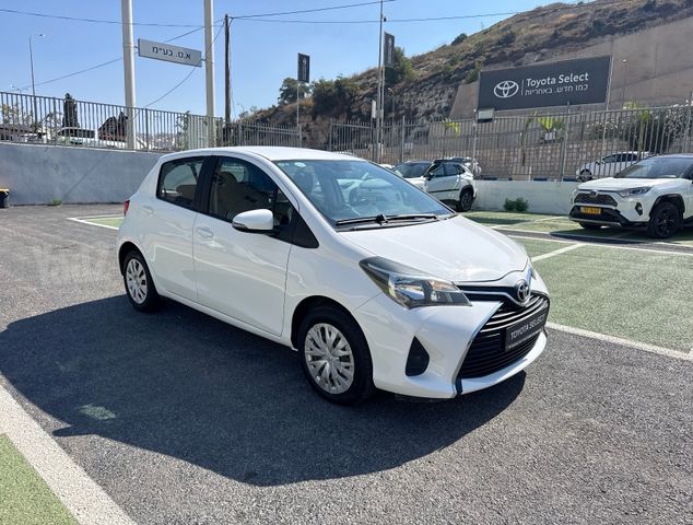 טויוטה יאריס