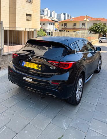 אינפיניטי Q30