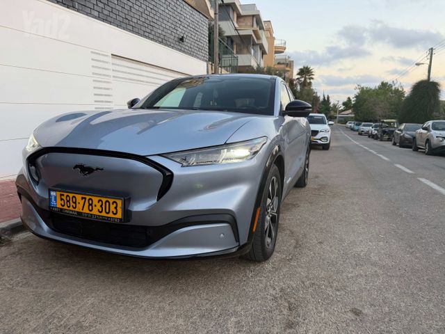 מודעת רכב פורד מוסטנג Mach-E