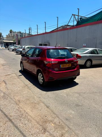 טויוטה יאריס