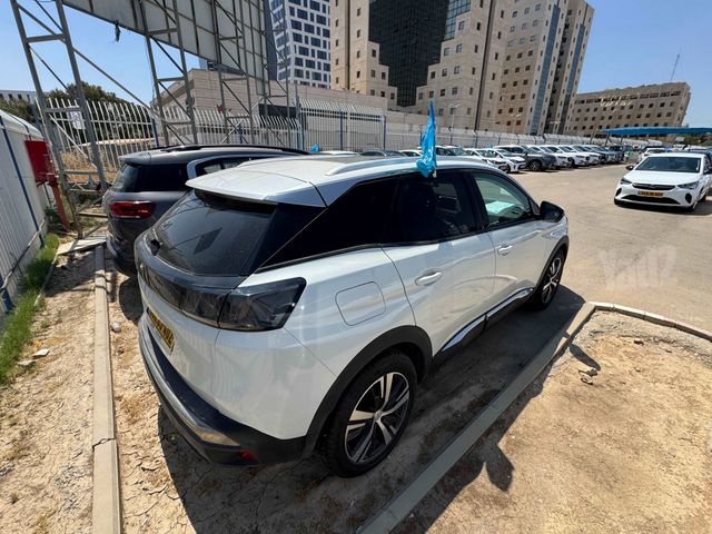 פיג'ו 3008