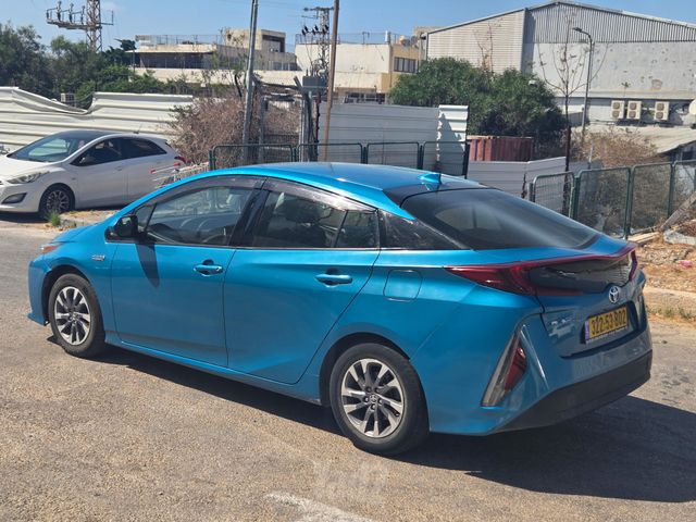 טויוטה פריוס