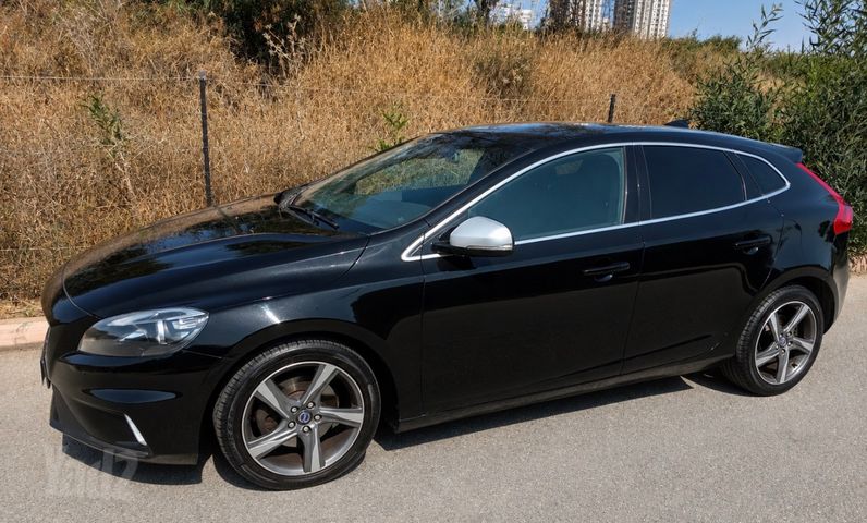 וולוו V40