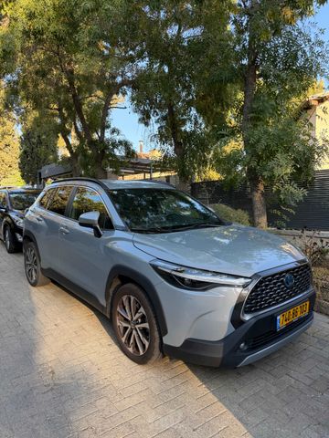 מודעת רכב טויוטה קורולה קרוס