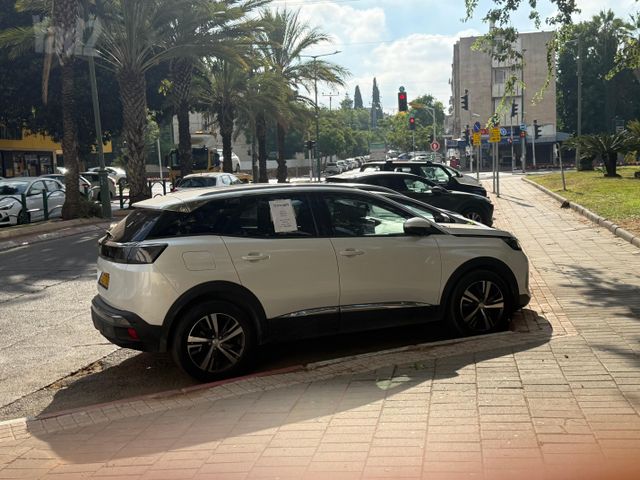 פיג'ו 3008