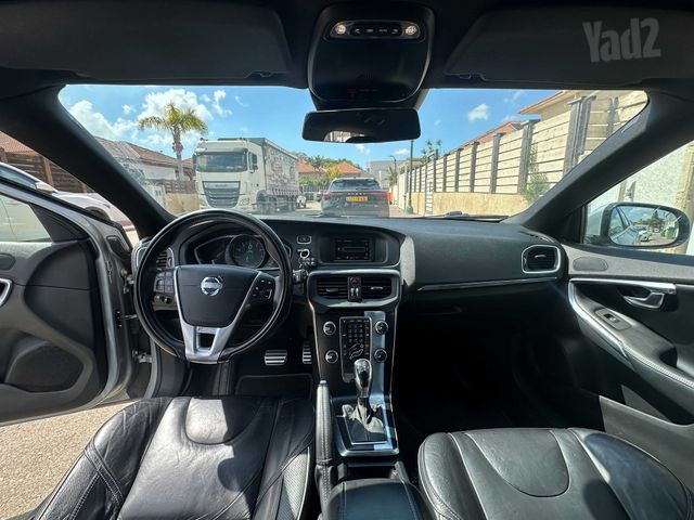 וולוו V40