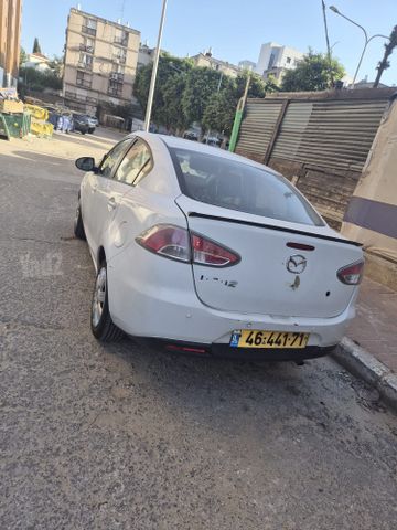 מודעת רכב מאזדה 2