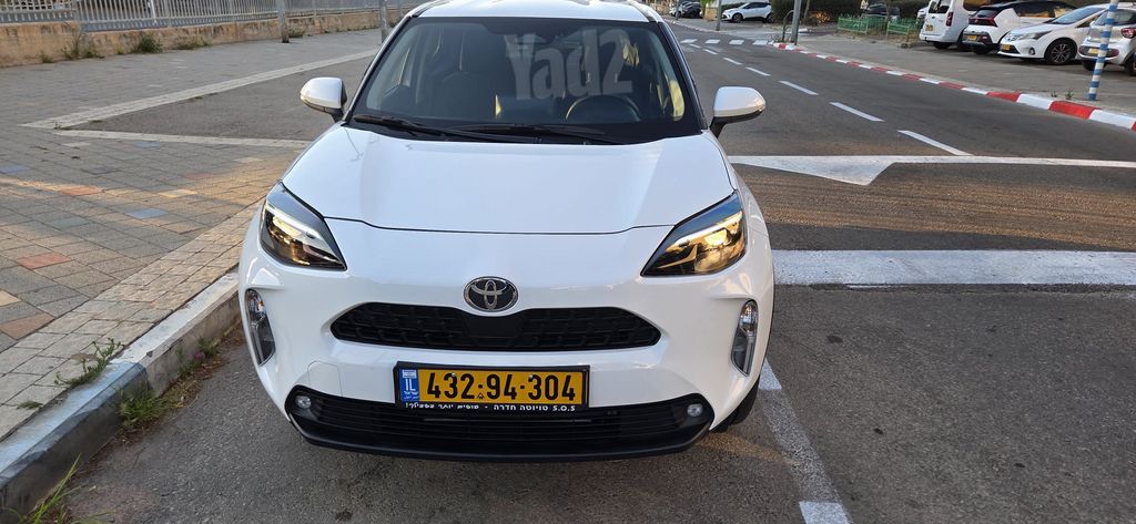 טויוטה יאריס קרוס