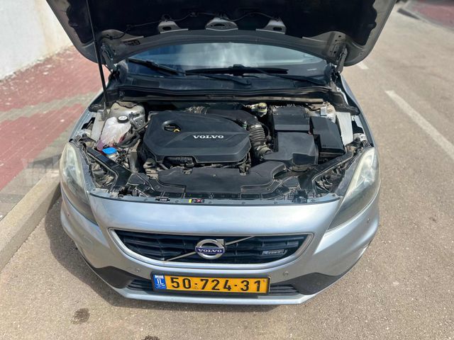 וולוו V40