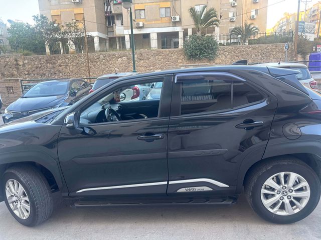 טויוטה יאריס קרוס