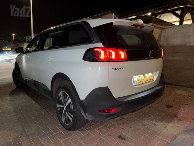 פיג'ו 5008