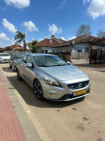וולוו V40