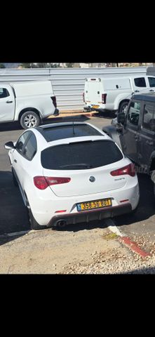 אלפא רומיאו ג'ולייטה