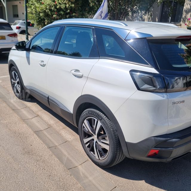 פיג'ו 3008