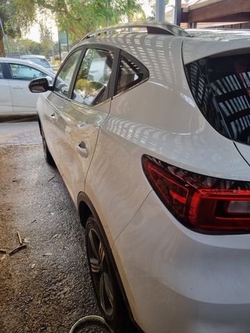 אם ג'י ZS