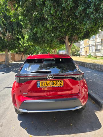 טויוטה יאריס קרוס